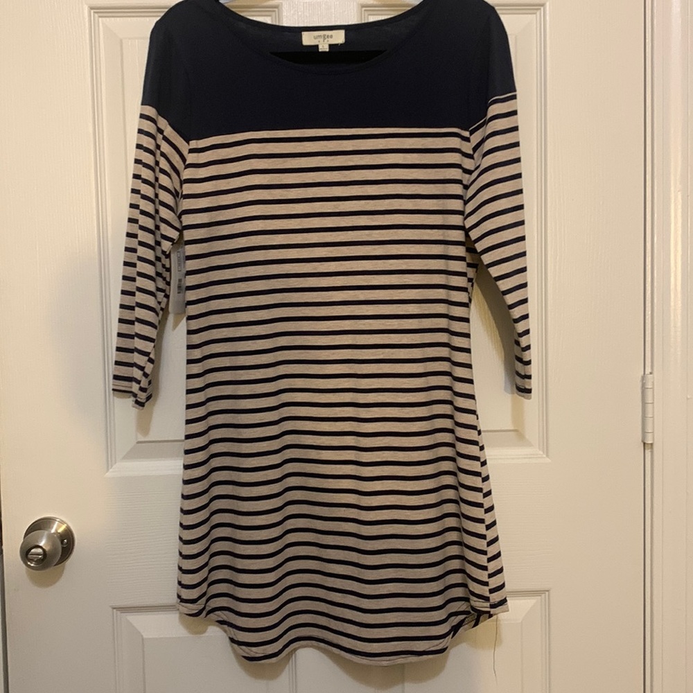 Dress Up Boutique dress. Long sleeve midi dress. Size Large